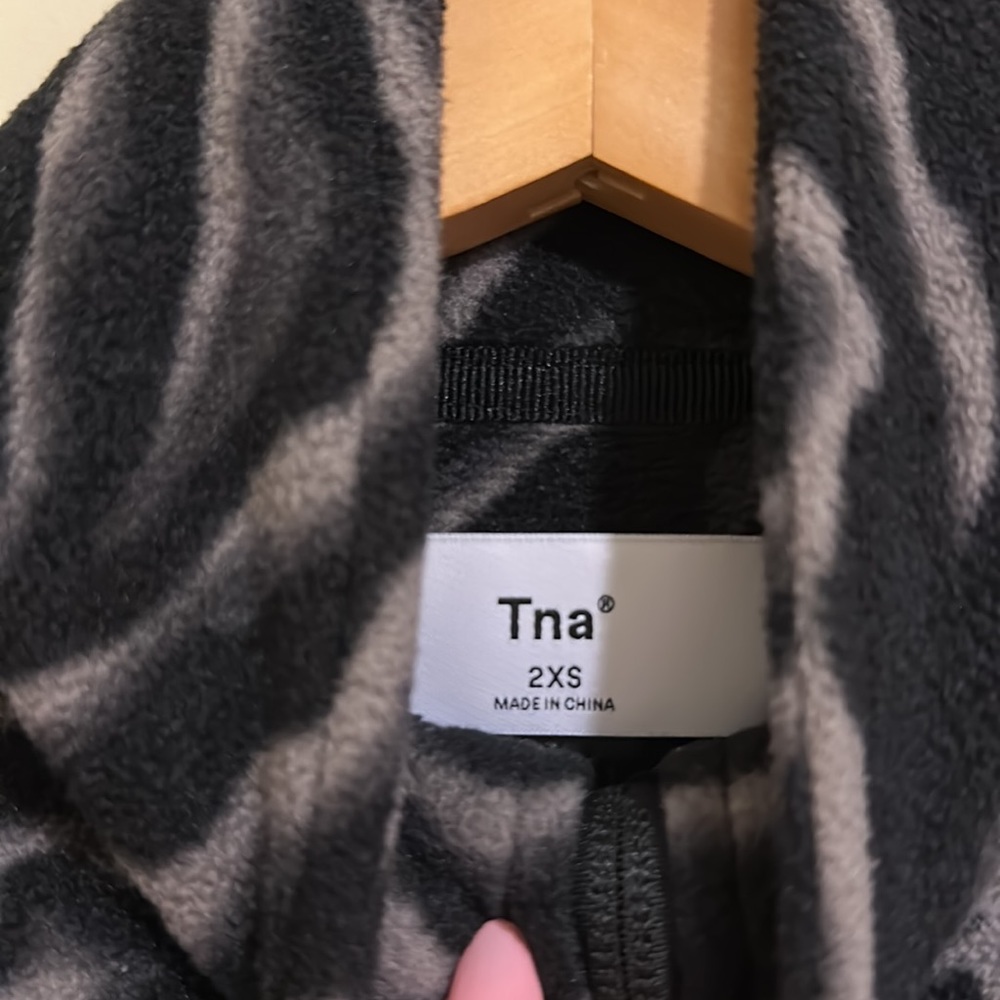 Aritzia TNA Polar 1/2 Zip (XXS) - Picture 8 of 8